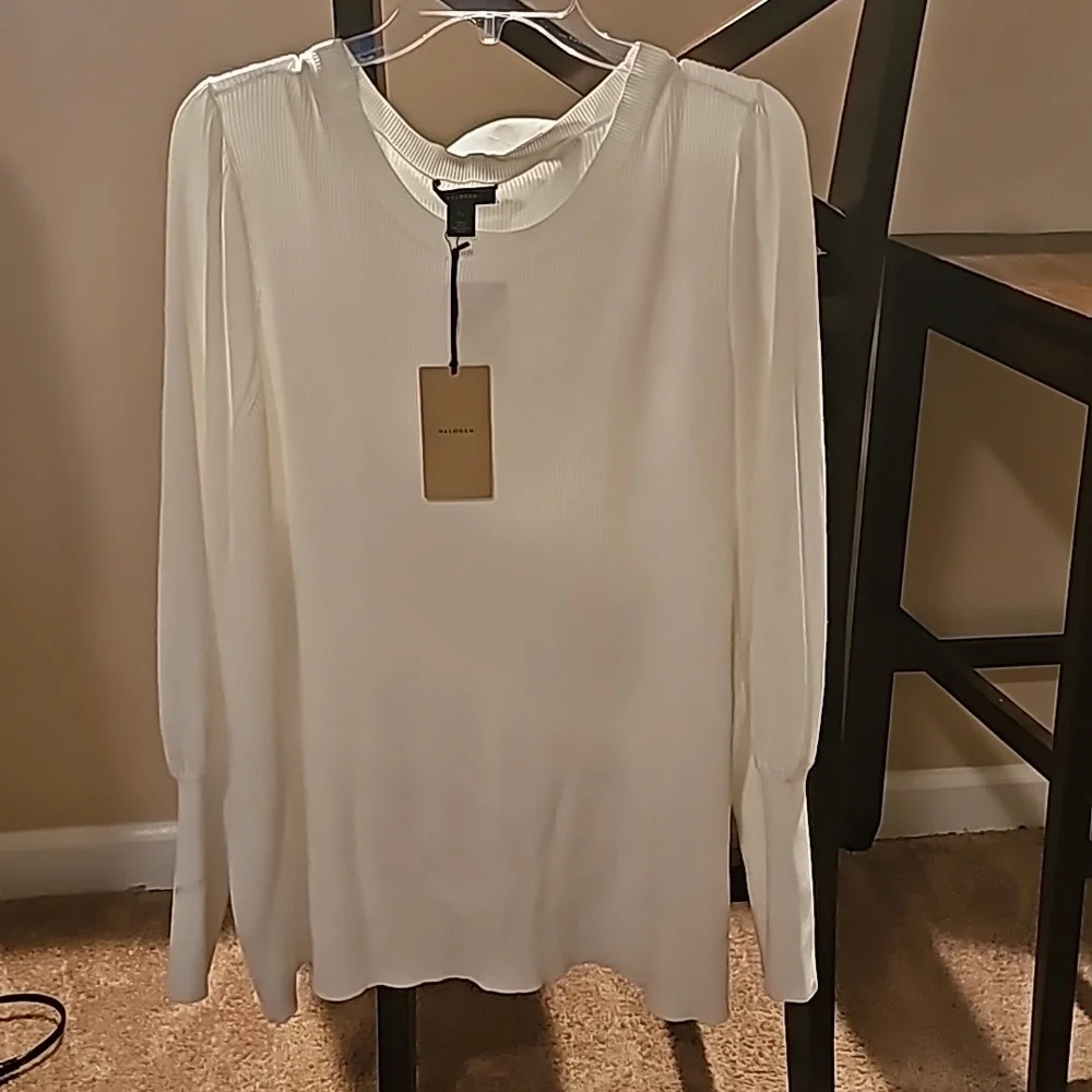 Sweater - Picture 1 of 4